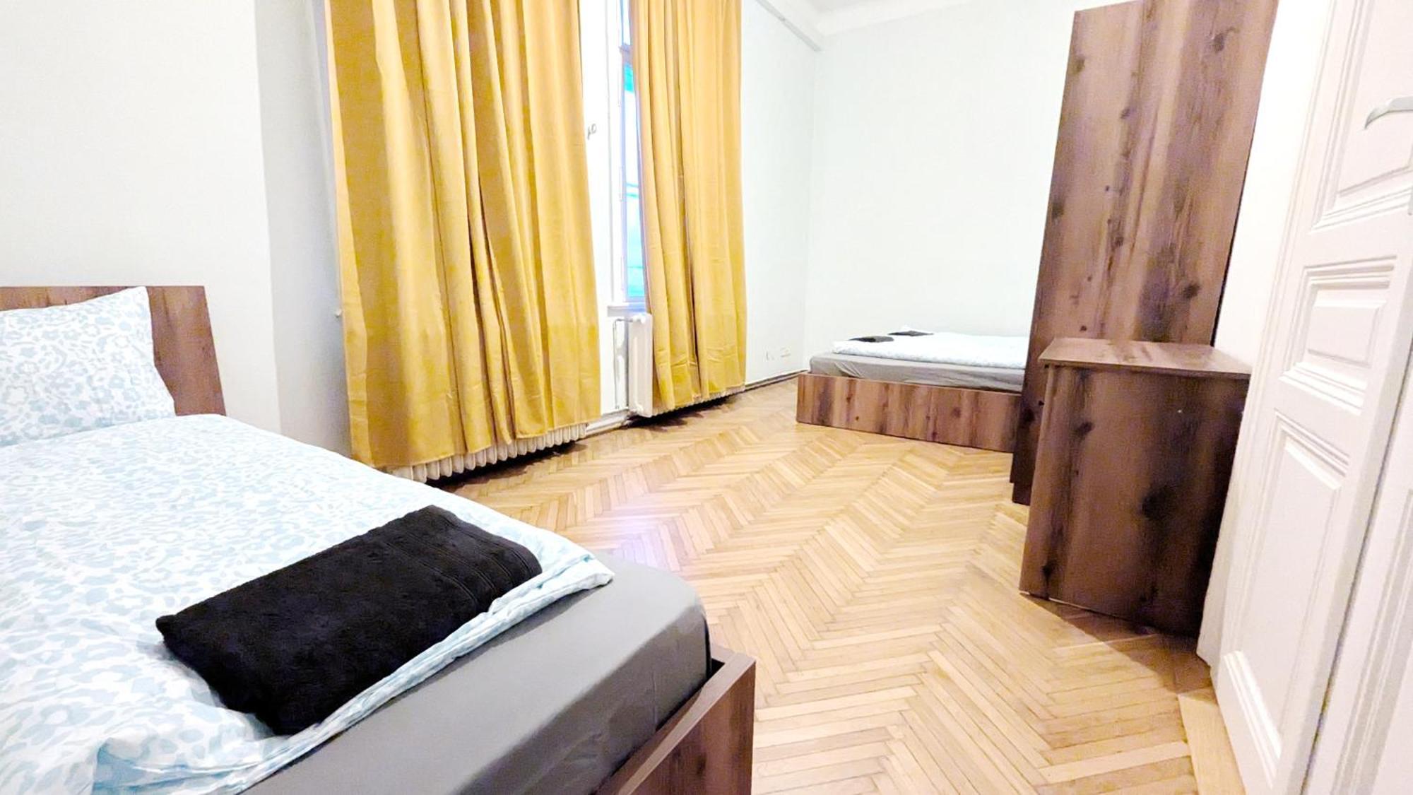 Spacious - 15 Min From Airport & Center, 5 Min From Main-bus Station Ez 1-9 Homestay *