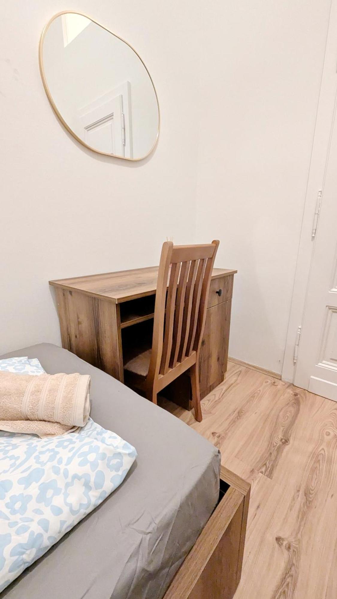 Ubytování v soukromí Spacious - 15 Min From Airport & Center, 5 Min From Main-bus Station Ez 1-9