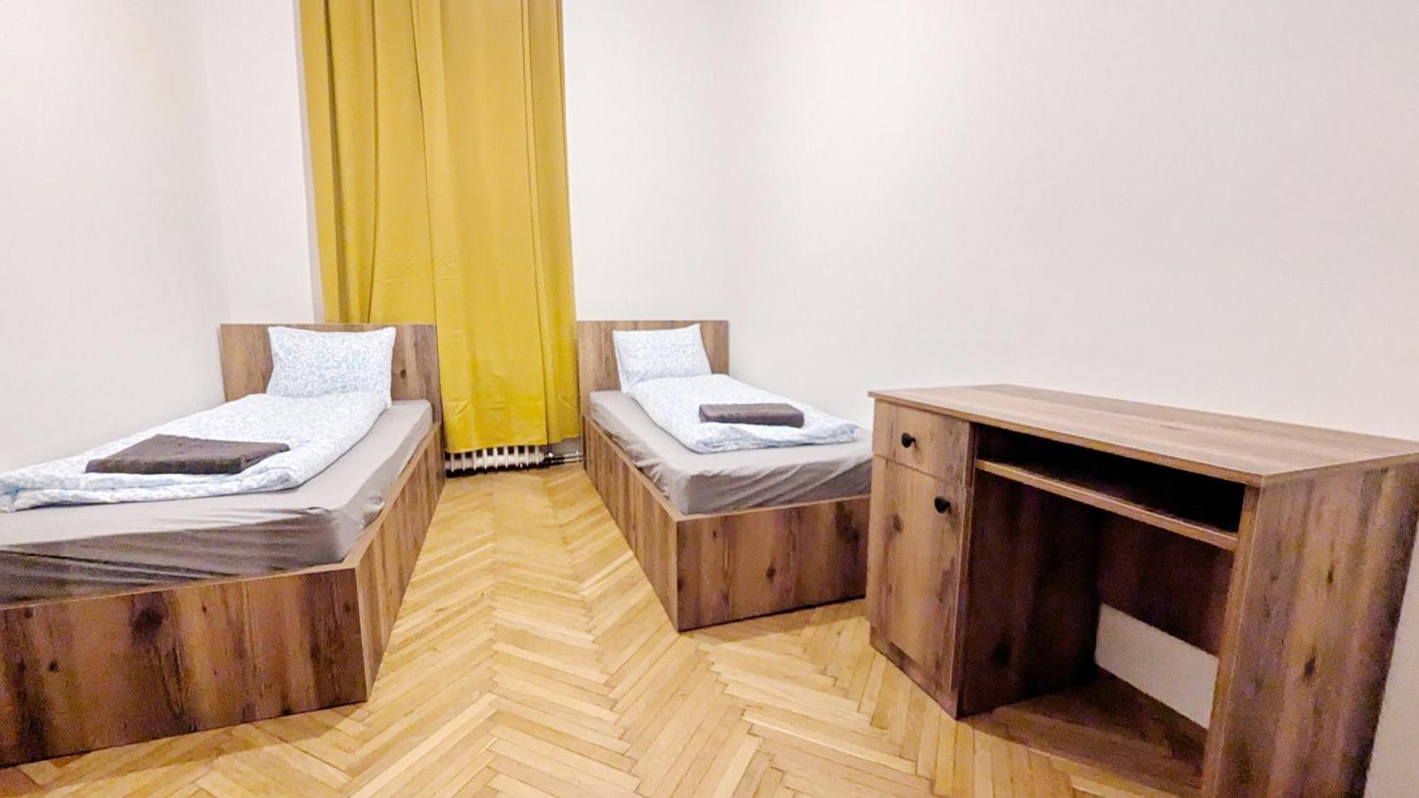 Homestay Spacious - 15 Min From Airport & Center, 5 Min From Main-bus Station Ez 1-9