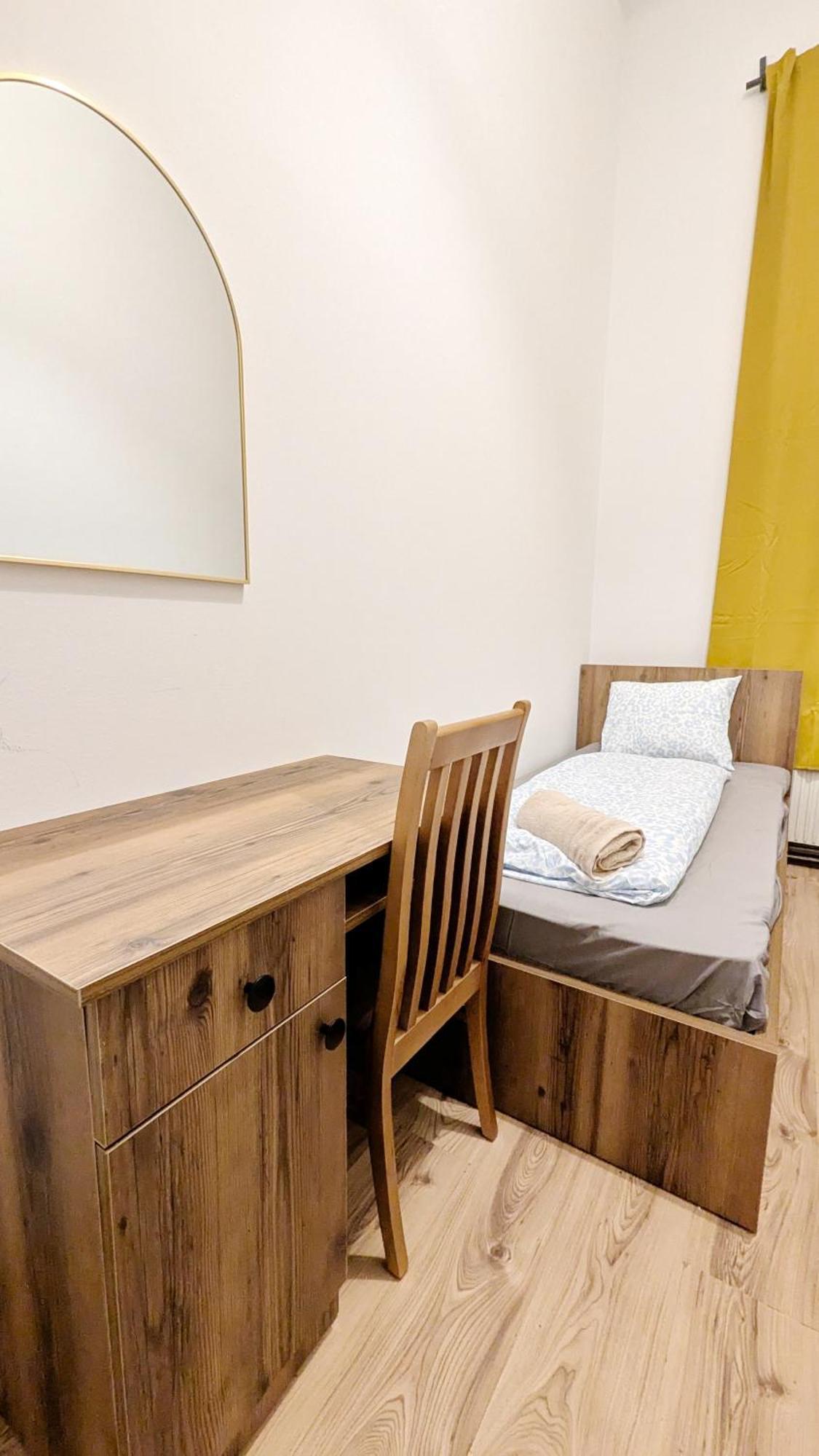Homestay Spacious - 15 Min From Airport & Center, 5 Min From Main-bus Station Ez 1-9 *
