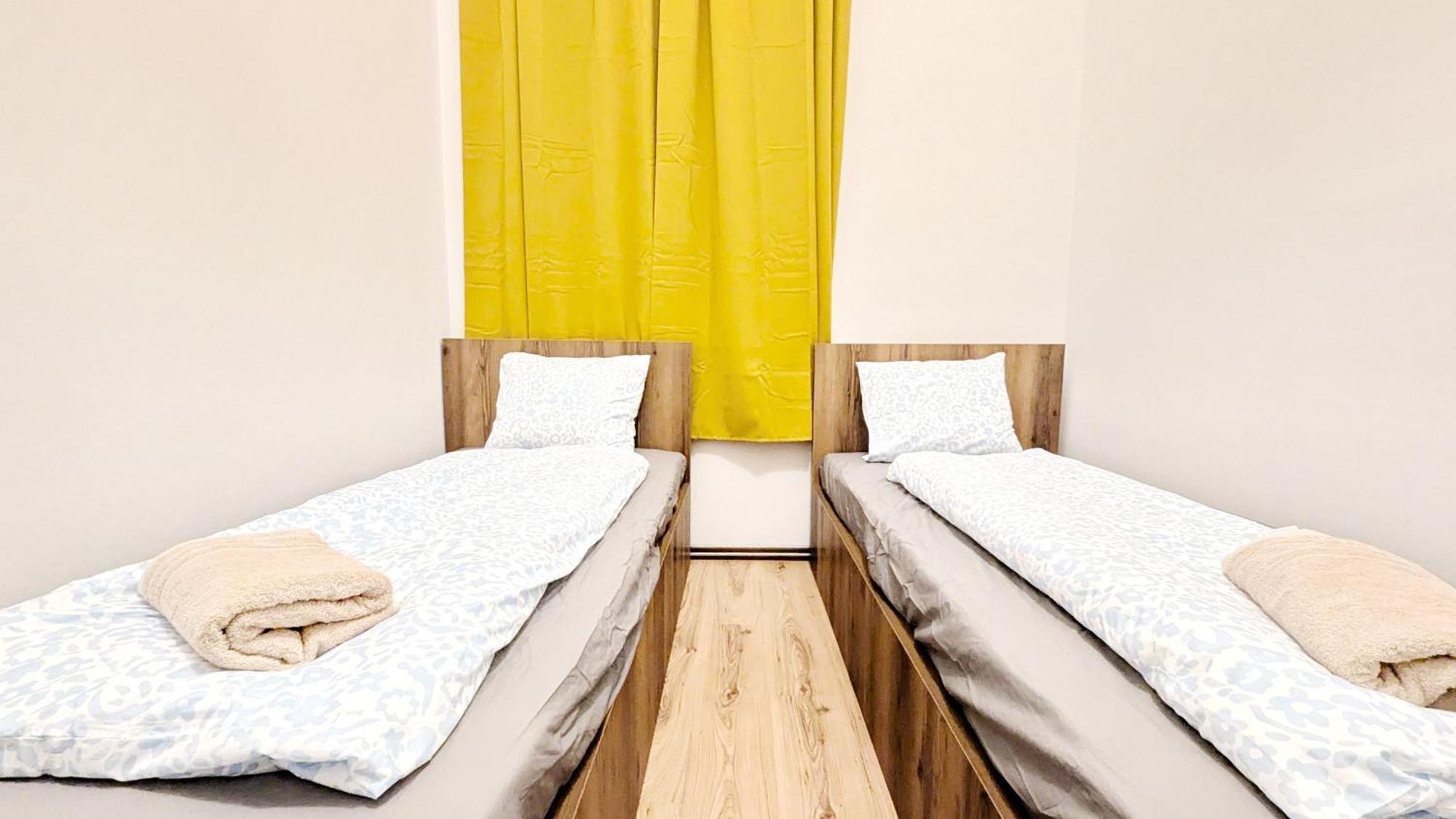 Spacious - 15 Min From Airport & Center, 5 Min From Main-bus Station Ez 1-9 *