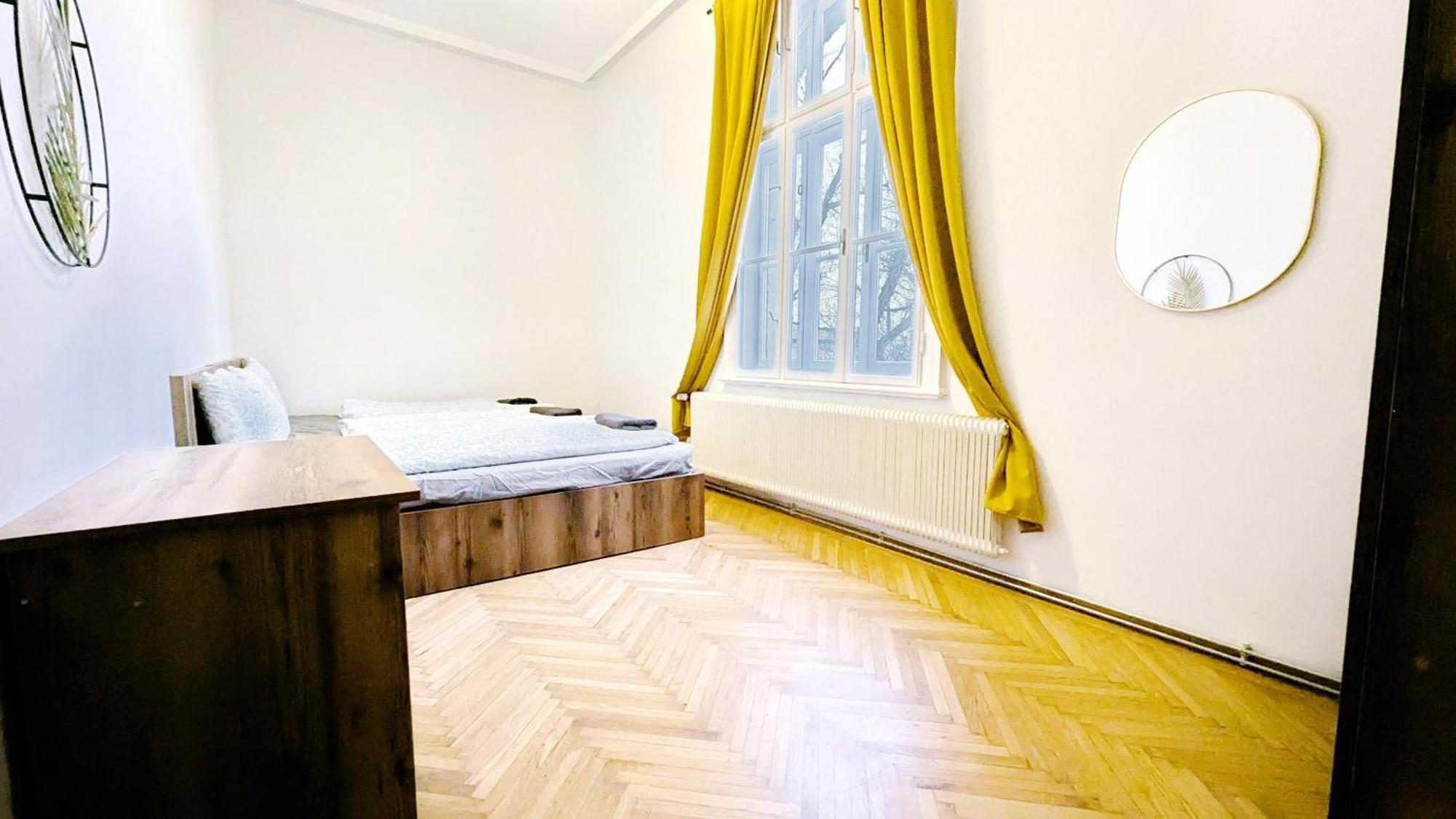 Spacious - 15 Min From Airport & Center, 5 Min From Main-bus Station Ez 1-9
