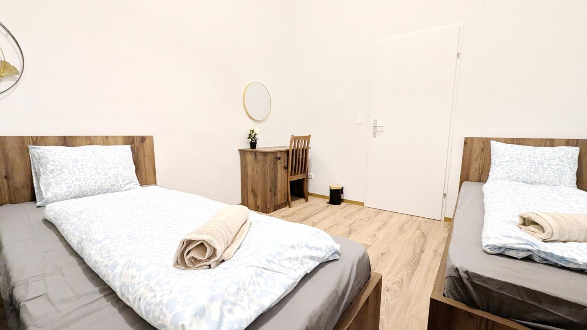 Homestay Spacious - 15 Min From Airport & Center, 5 Min From Main-bus Station Ez 1-9