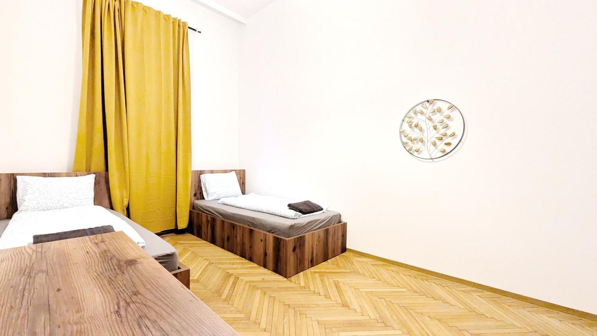 Homestay Spacious - 15 Min From Airport & Center, 5 Min From Main-bus Station Ez 1-9 *