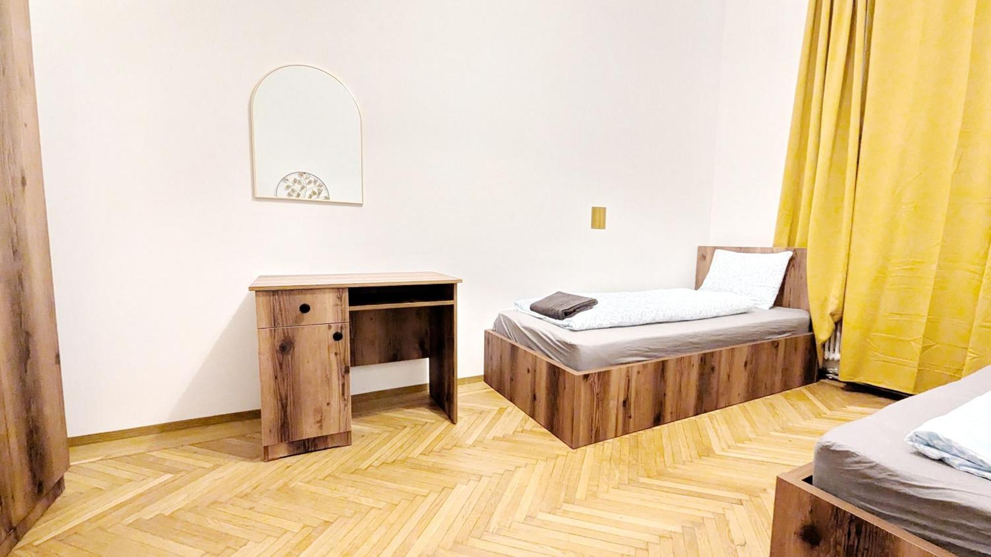 Spacious - 15 Min From Airport & Center, 5 Min From Main-bus Station Ez 1-9 Homestay Vienna