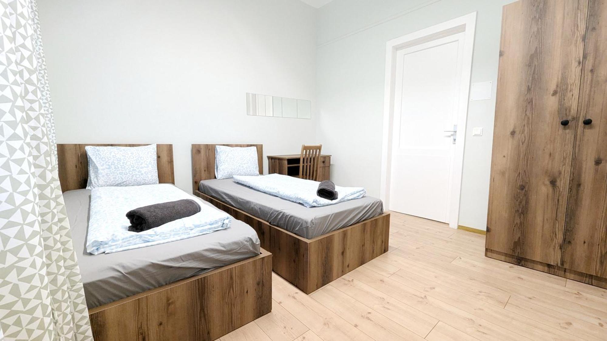 Spacious - 15 Min From Airport & Center, 5 Min From Main-bus Station Ez 1-9