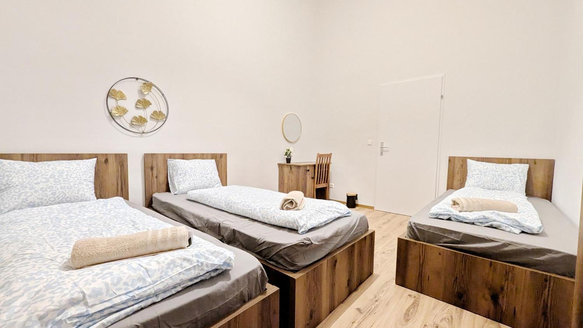Spacious - 15 Min From Airport & Center, 5 Min From Main-bus Station Ez 1-9 Homestay *