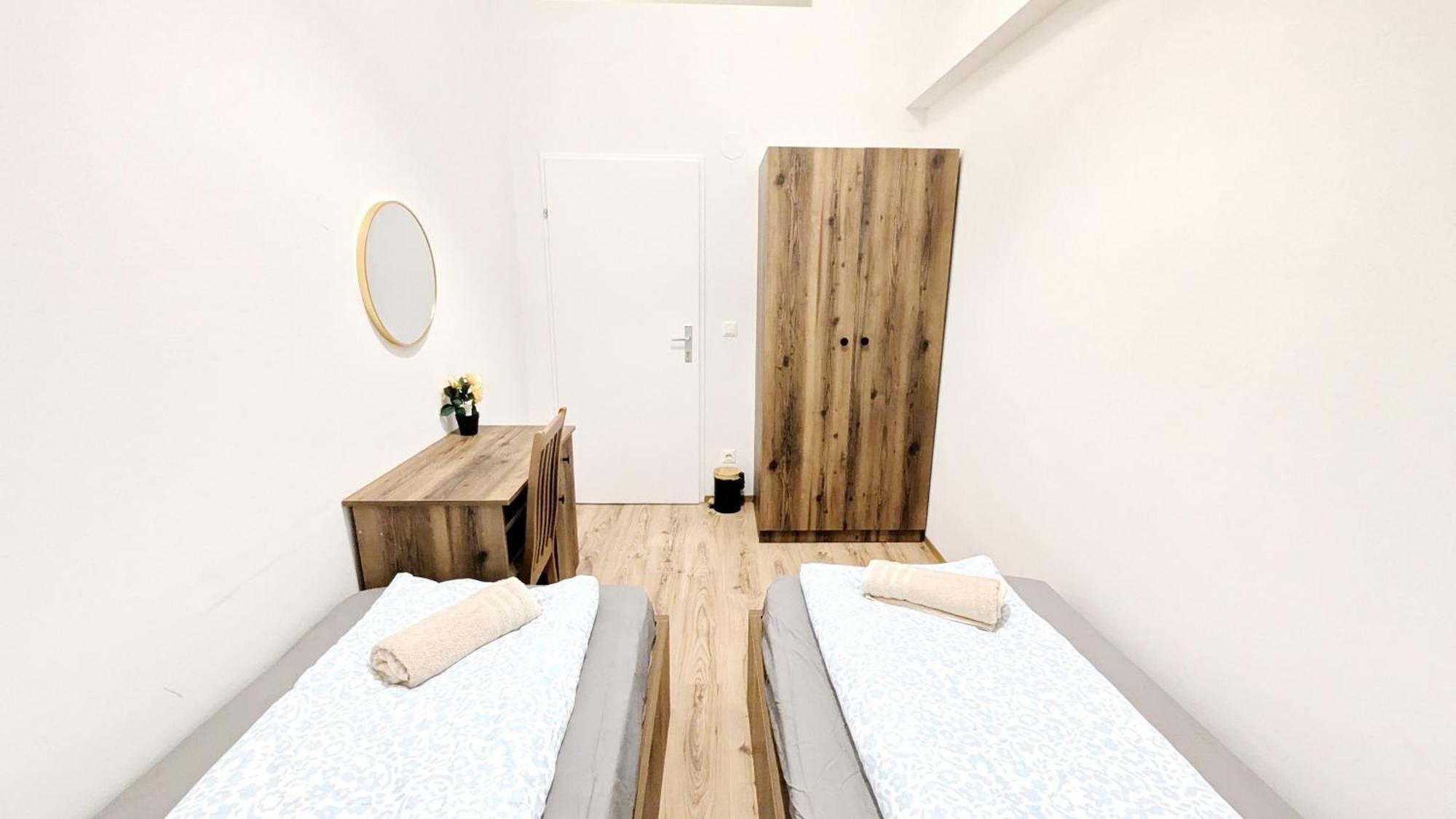Homestay Spacious - 15 Min From Airport & Center, 5 Min From Main-bus Station Ez 1-9 *