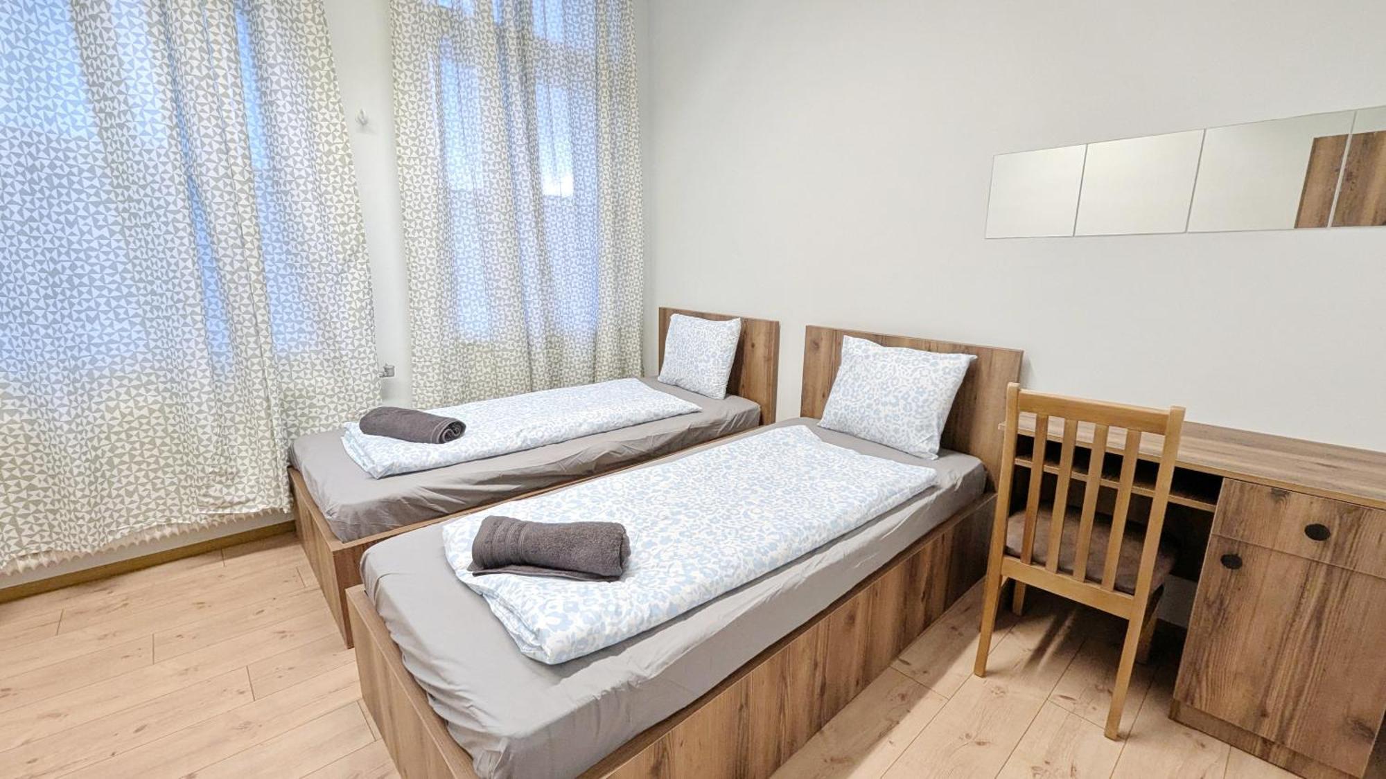 Homestay Spacious - 15 Min From Airport & Center, 5 Min From Main-bus Station Ez 1-9