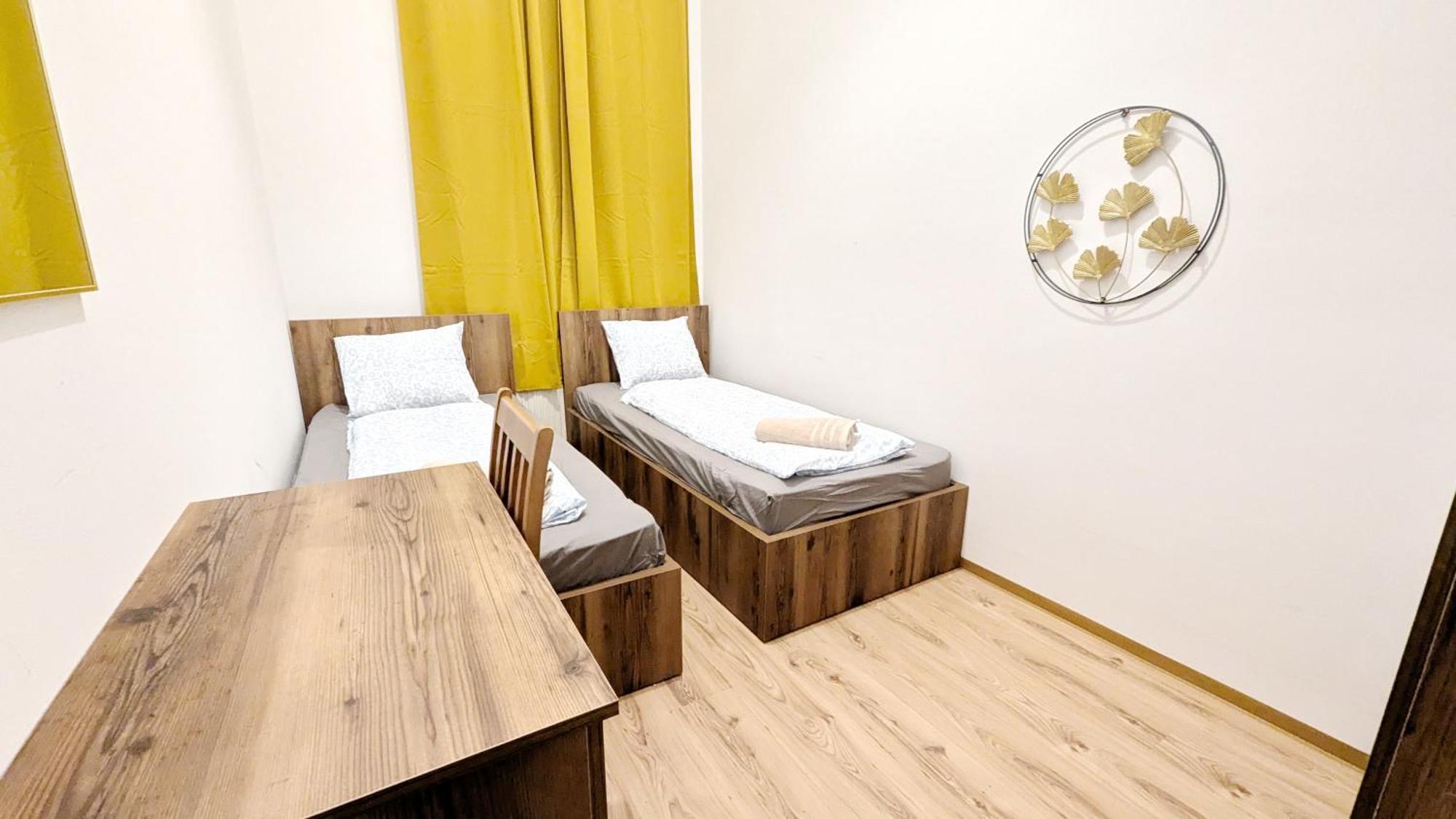 Homestay Spacious - 15 Min From Airport & Center, 5 Min From Main-bus Station Ez 1-9