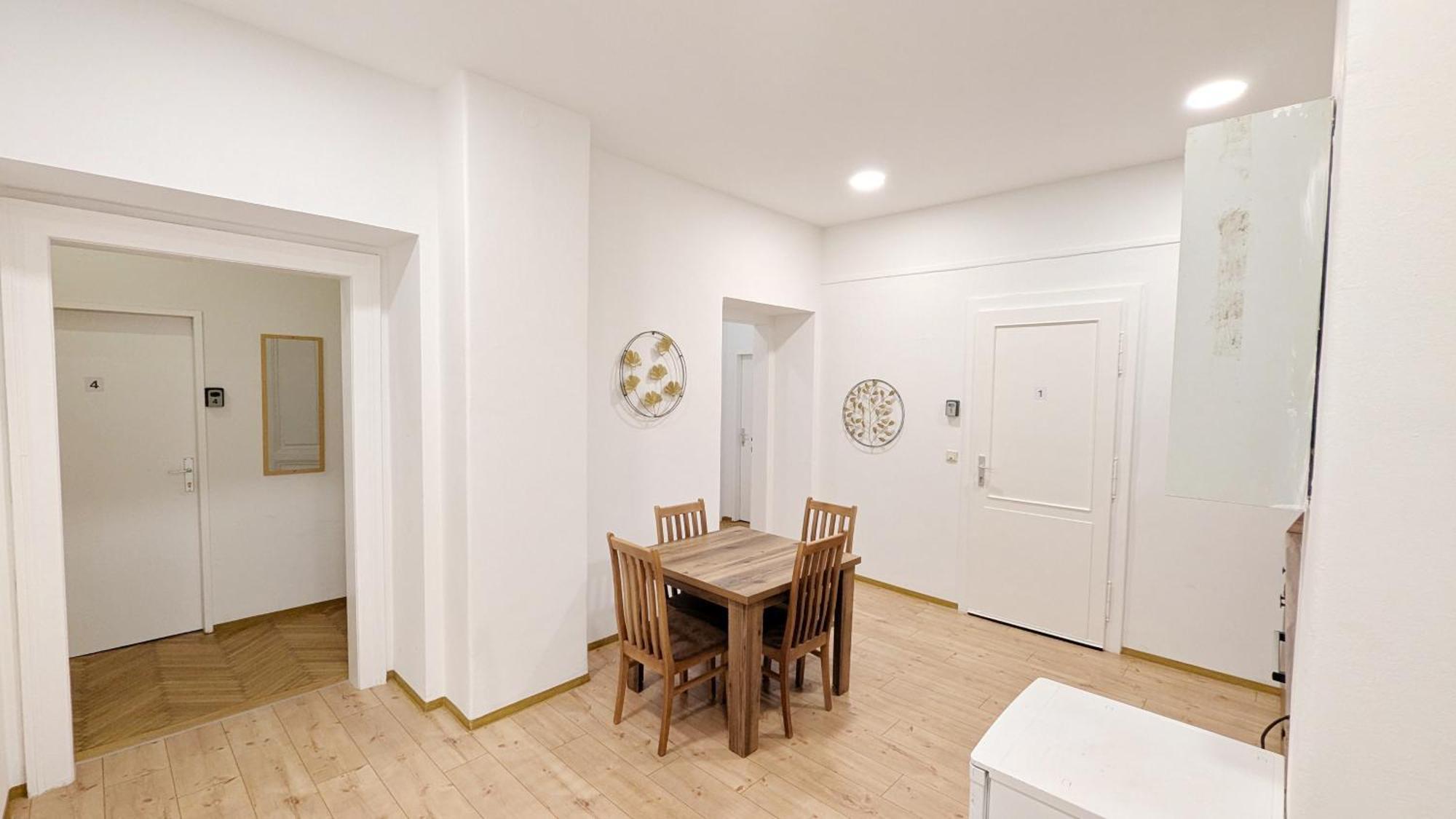 Spacious - 15 Min From Airport & Center, 5 Min From Main-bus Station Ez 1-9 Homestay