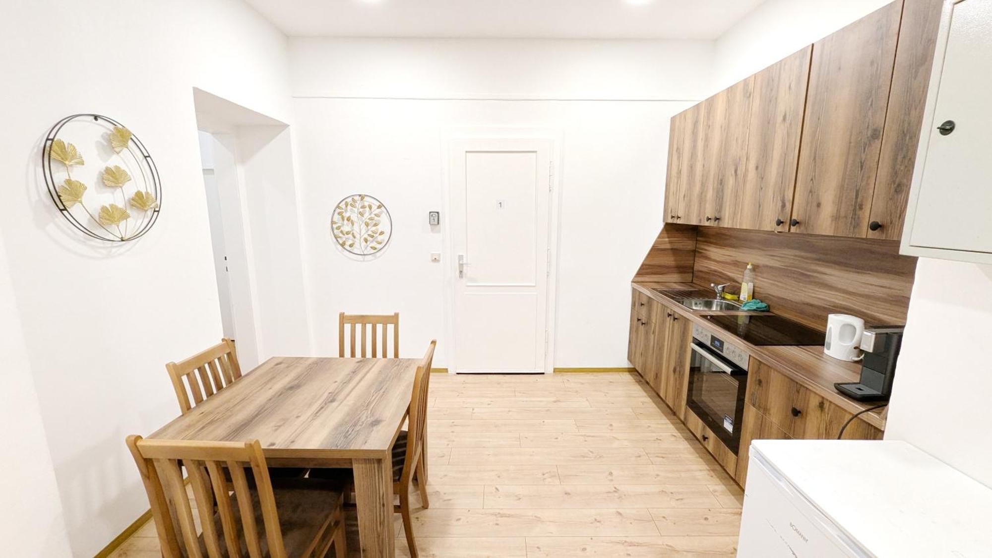 Spacious - 15 Min From Airport & Center, 5 Min From Main-bus Station Ez 1-9 Vienna