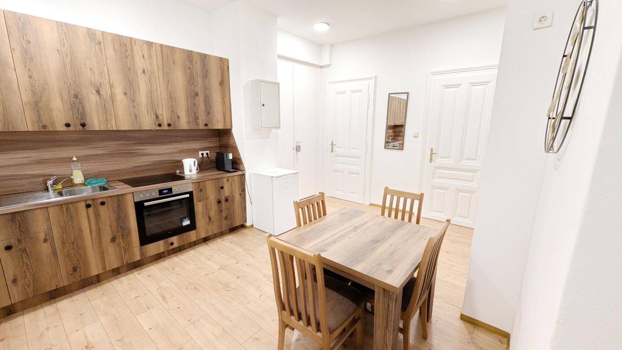 Spacious - 15 Min From Airport & Center, 5 Min From Main-bus Station Ez 1-9 * Vídeň