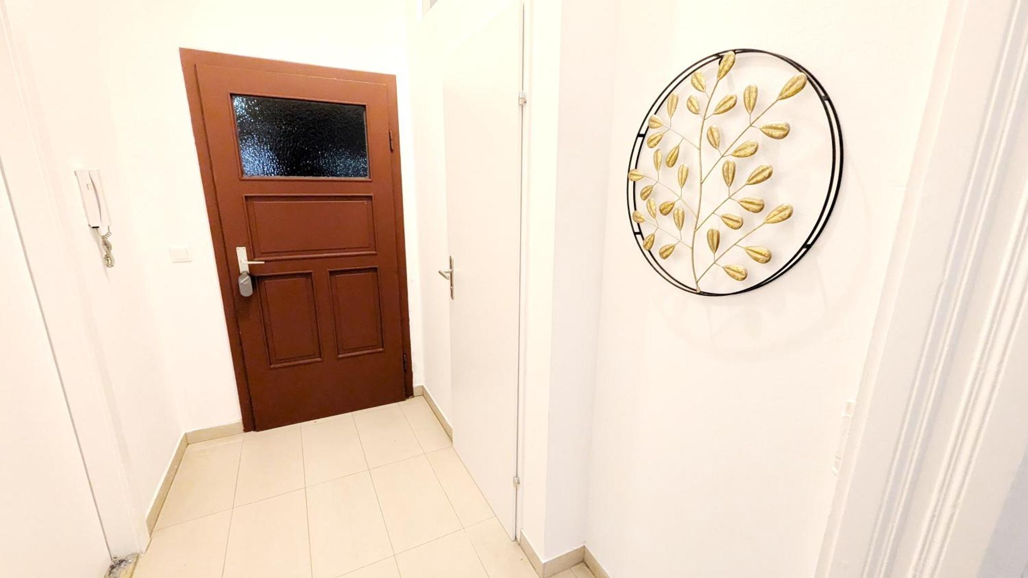 Spacious - 15 Min From Airport & Center, 5 Min From Main-bus Station Ez 1-9 * Vienna